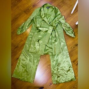 🌹 Gorgeous Green Satin Vintage Set 🌹 Long Jacket & Matching Wide Leg Pants